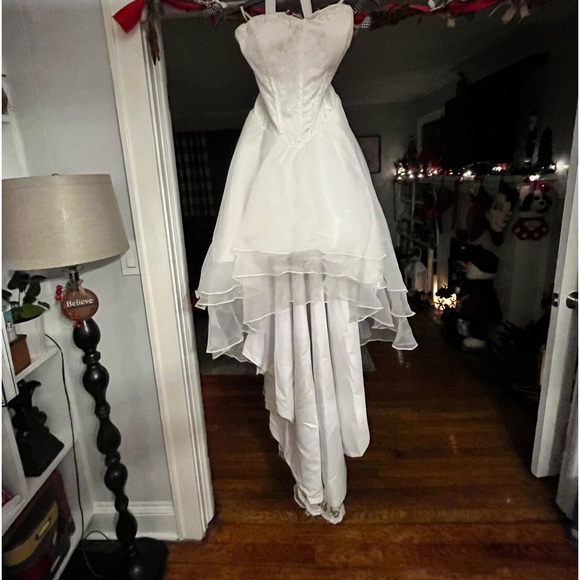 White, high-low, sleeveless, wedding dress - Picture 1 of 7